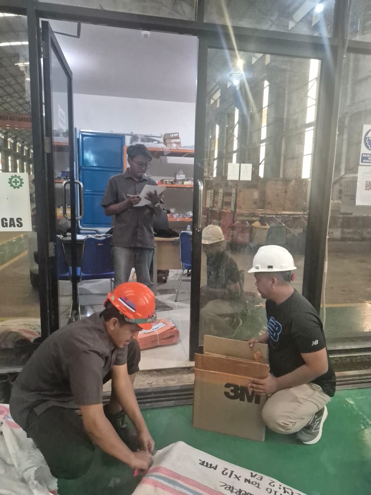 Tim MDA menangani proyek sparepart Hino